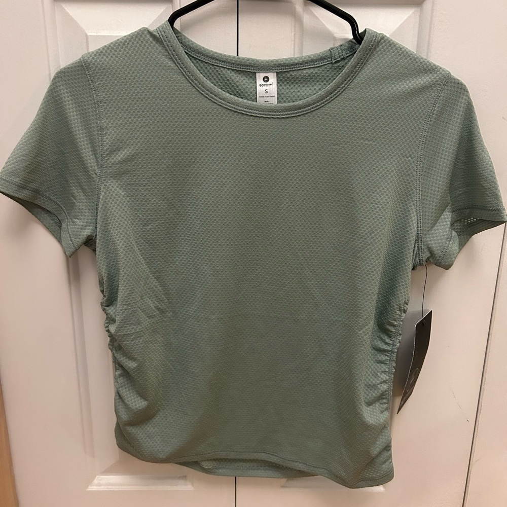 New with tags, greenish gray T-shirt, super breathable and light!